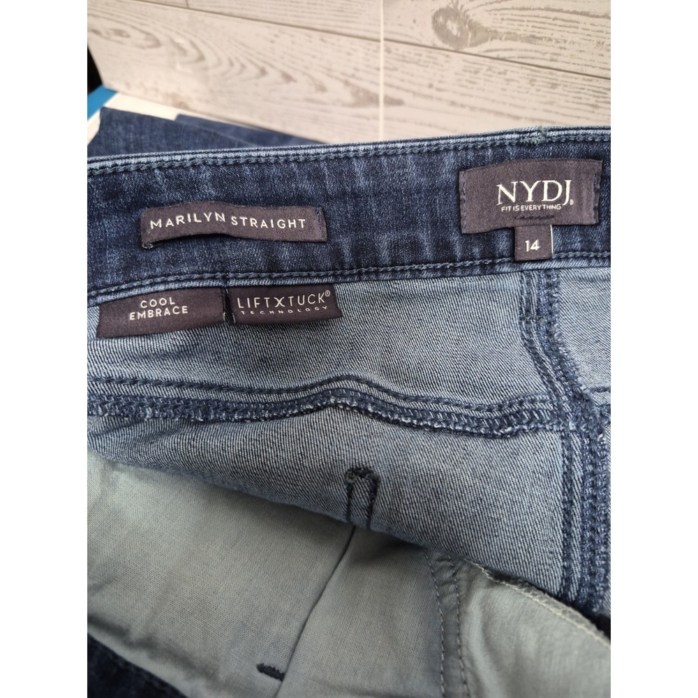 NYDJ Marilyn Regular Straight Leg Capri Jeans in Cool Embrace Rio Rapids 14